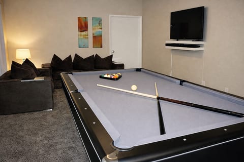 Modern Home w/ Private Pool, Spa, Pool Table