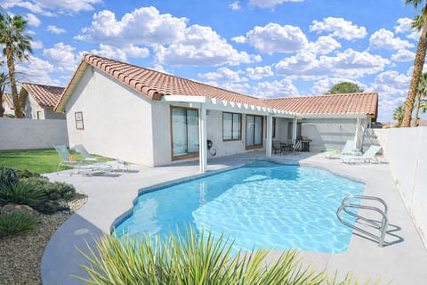Modern Home w/ Private Pool, Spa, Pool Table
