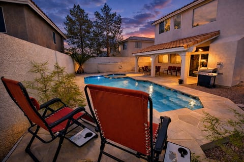 Private Pool, Spa, Game Room, Putting Green, WIFI!