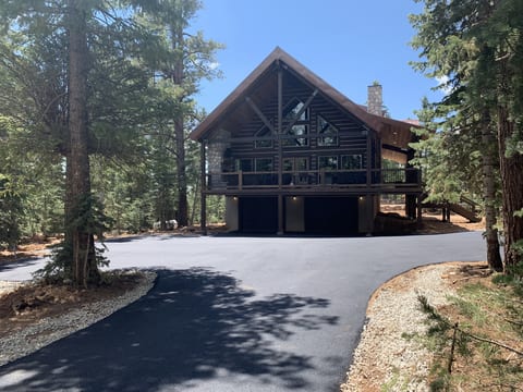 🏔️ Luxury Duck Creek Cabin Retreat | Spa, Fire Pit, Game Room