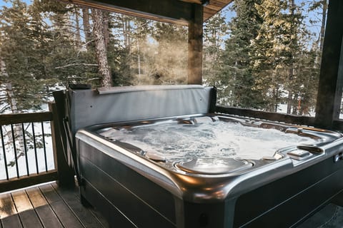🏔️ Luxury Duck Creek Cabin Retreat | Spa, Fire Pit, Game Room