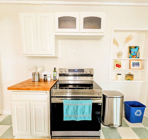 Elegant Linden Hills Home | Family-Friendly image 4