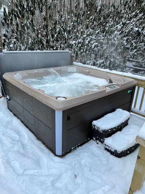 Easy Access Private Cabin Blowing Rock | Hot Tub + Fire Pits