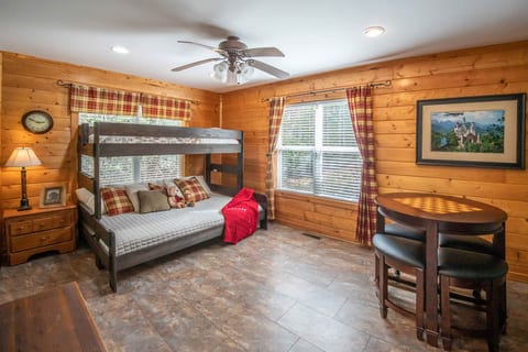 Easy Access Private Cabin Blowing Rock | Hot Tub + Fire Pits