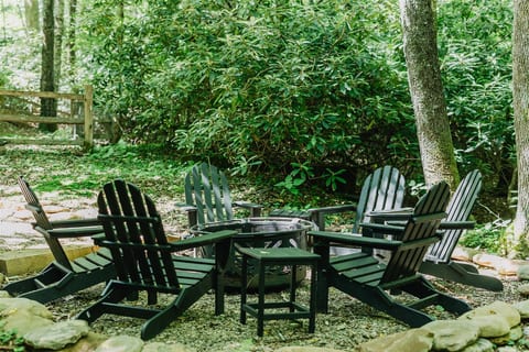 Easy Access Private Cabin Blowing Rock | Hot Tub + Fire Pits