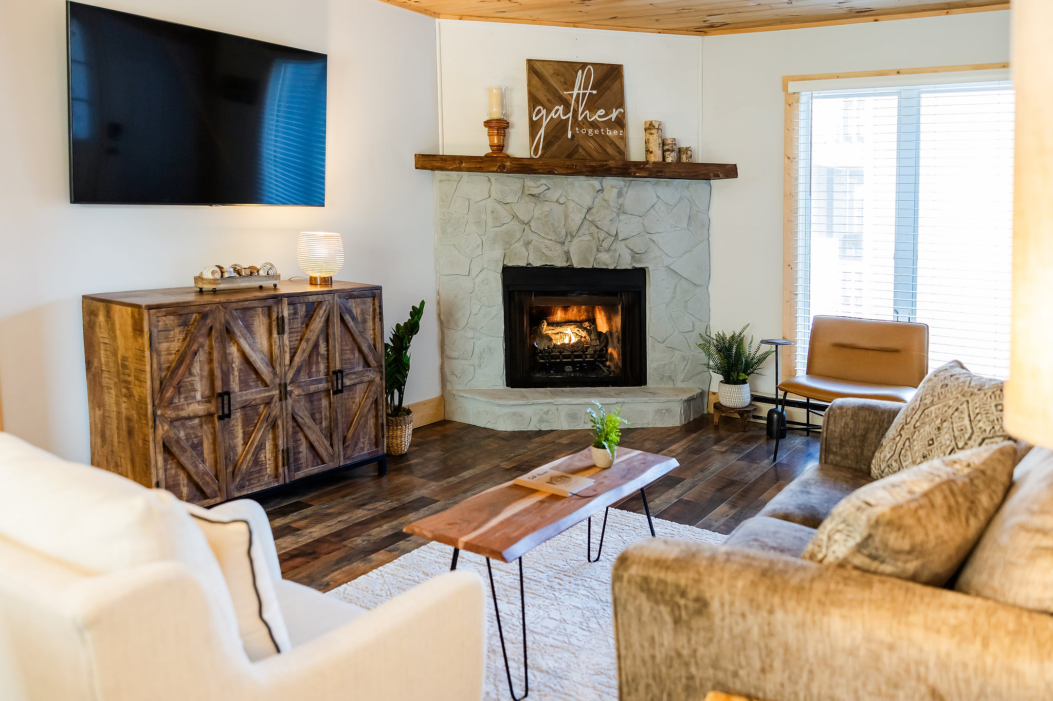 Renovated Condo, Fireplace, Walk to Main St, App