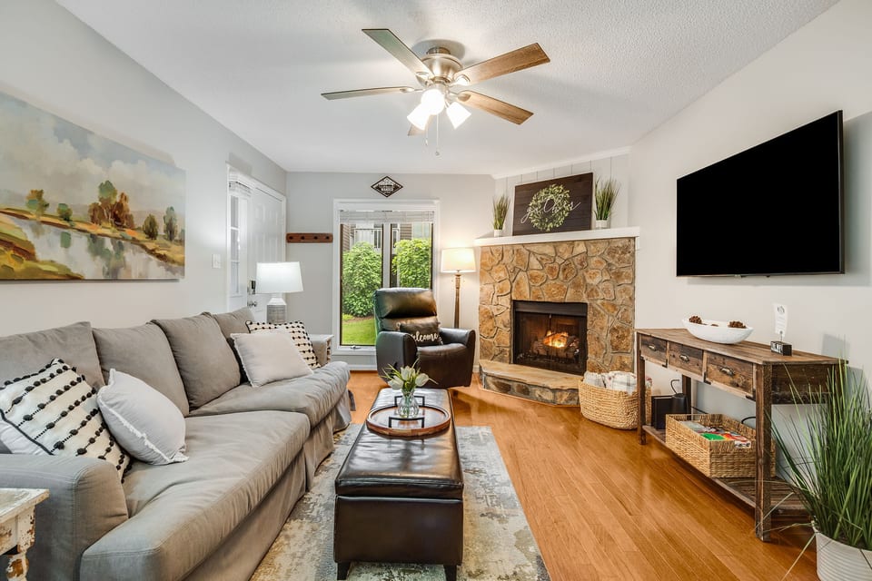 Downtown 1st Floor | Walk to Main St + Fireplace - Blowing Rock