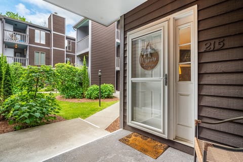 Downtown 1st Floor | Walk to Main St + Fireplace