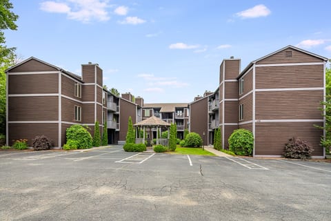 Downtown 1st Floor | Walk to Main St + Fireplace