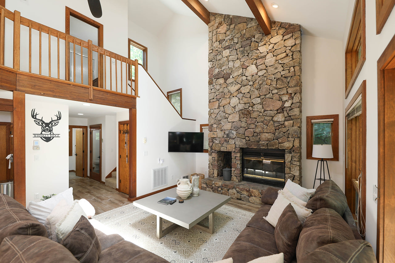 Whiskey Ridge -Mountaintop Haven * Dog Friendly * Hot Tub * Firepit * Wheelchair Ramp