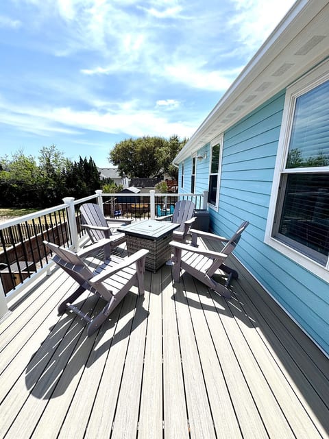 Family Beach Retreat • Private Pool • Walk to Go-Carts & Mini Golf