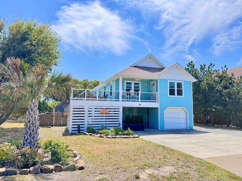 Family Beach Retreat • Private Pool • Walk to Go-Carts & Mini Golf