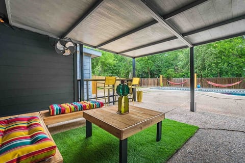 Central SA-Private heated Poolside Escape-4BR/3BA image 4