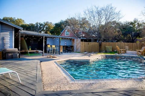Central SA-Private heated Poolside Escape-4BR/3BA image 3