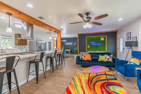 Central SA-Private heated Poolside Escape-4BR/3BA image 5