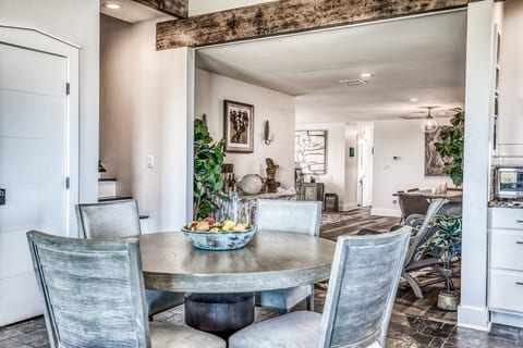 Lux Country Escape w/Pool|Min to Dowtown Brenham