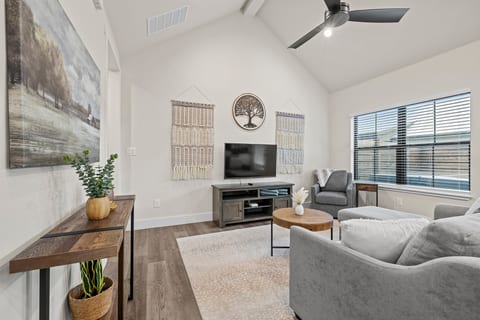 Romantic Retreat | Hot tub | Sleeps 2