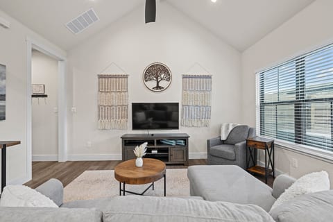 Romantic Retreat | Hot tub | Sleeps 2