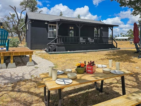 Enjoy al fresco dining with your favorite beverages at this charming picnic spot.