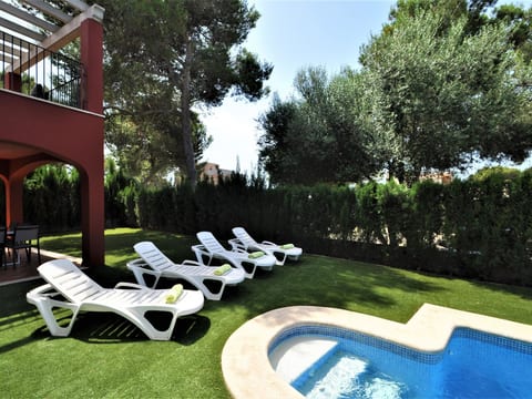 VILLA en Zona residencial tranquila con piscina privada ideal para familias - W