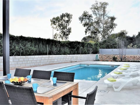 Moderna Villa cerca del golf y con piscina privada, ideal para familias - ofert