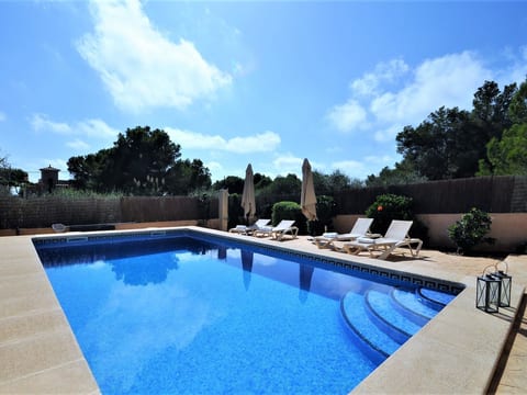Preciosa villa con vistas al mar, piscina privada, aire acondicionado y wifi id