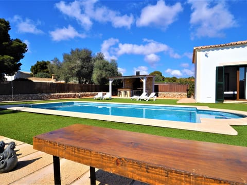 VILLA MONICA en barrio residencial de Cala Pi para 6 personas con piscina priva