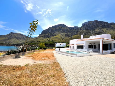 Villa XOROI con Piscina en Betlem (Mallorca) con vistas a la Bahía de Alcudia y