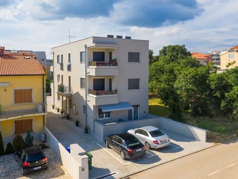House Ivona