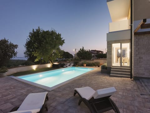 Villa White
