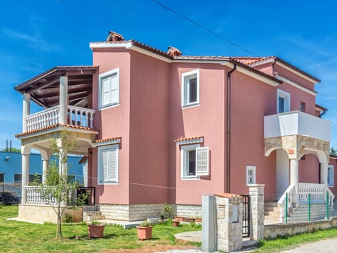 House Nikola