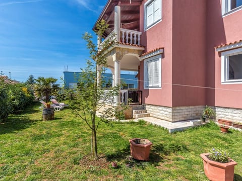 House Nikola