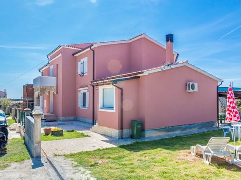 House Nikola