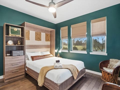 A Cozy Queen Retreat on the First Floor