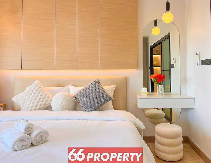 Skyline Hillside Condo | Mountain View & Workspace