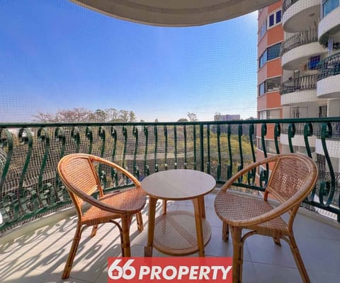 Skyline Hillside Condo | Mountain View & Workspace