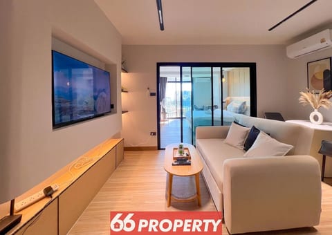 Skyline Hillside Condo | Mountain View & Workspace