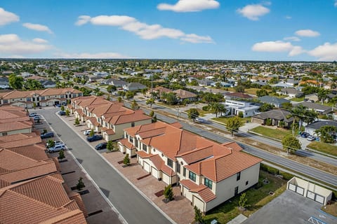 Brand New Luxury Condo | 3 King Beds | Sleeps 6 image 5