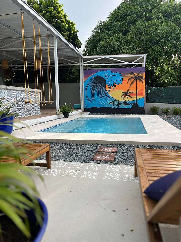 Oasis Wave! 15 Guest Unique Beach Getaway