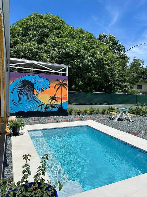 Oasis Wave! 15 Guest Unique Beach Getaway
