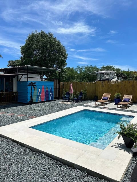 Oasis Wave! 15 Guest Unique Beach Getaway