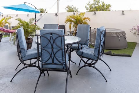 Oasis Terrace! 15 guest near beach. Huge terrace!