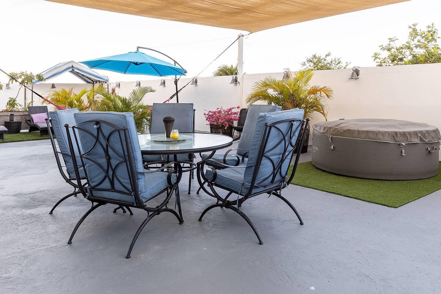 Oasis Terrace! 15 guest near beach. Huge terrace!