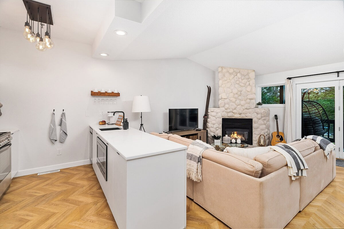 Lakefront Luxury | Giants Ridge | Pet-Friendly image 12