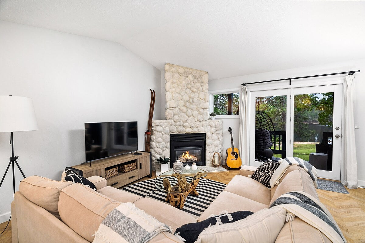 Lakefront Luxury | Giants Ridge | Pet-Friendly image 7