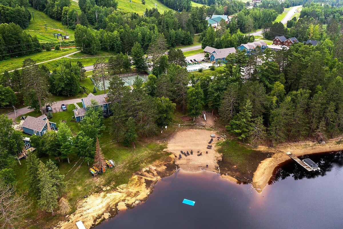 Lakefront Luxury | Giants Ridge | Pet-Friendly image 39