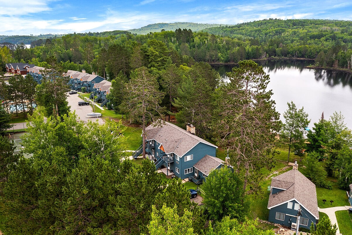 Lakefront Luxury | Giants Ridge | Pet-Friendly image 34