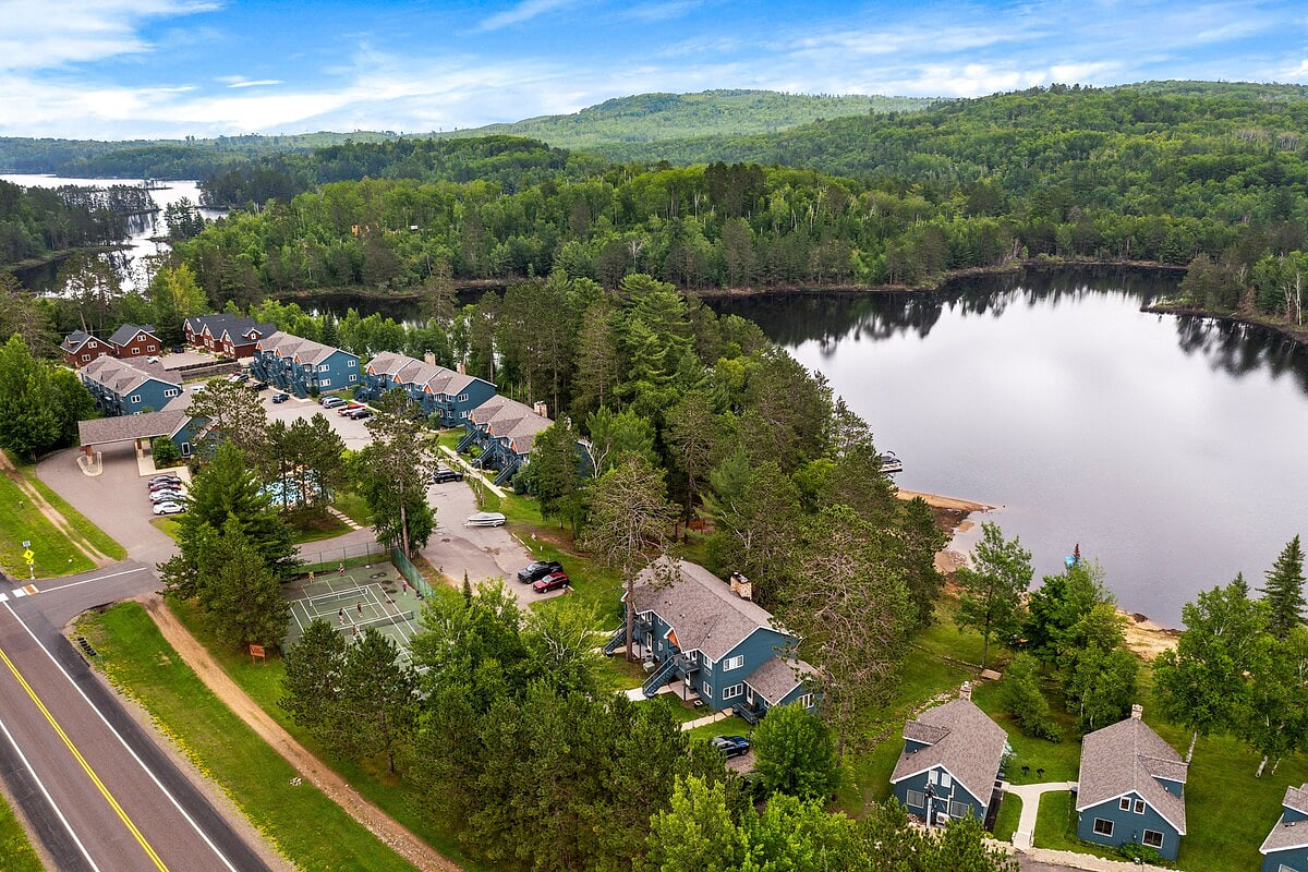 Lakefront Luxury | Giants Ridge | Pet-Friendly image 35