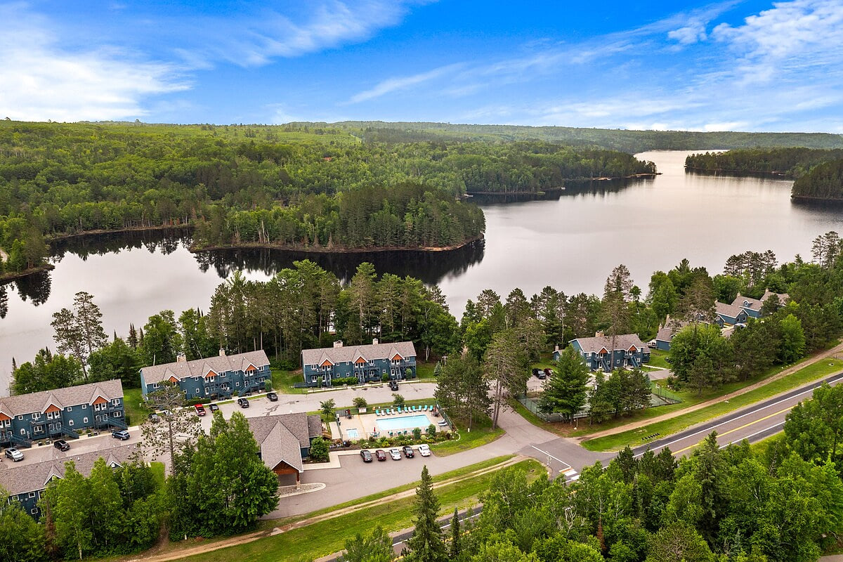 Lakefront Luxury | Giants Ridge | Pet-Friendly image 42