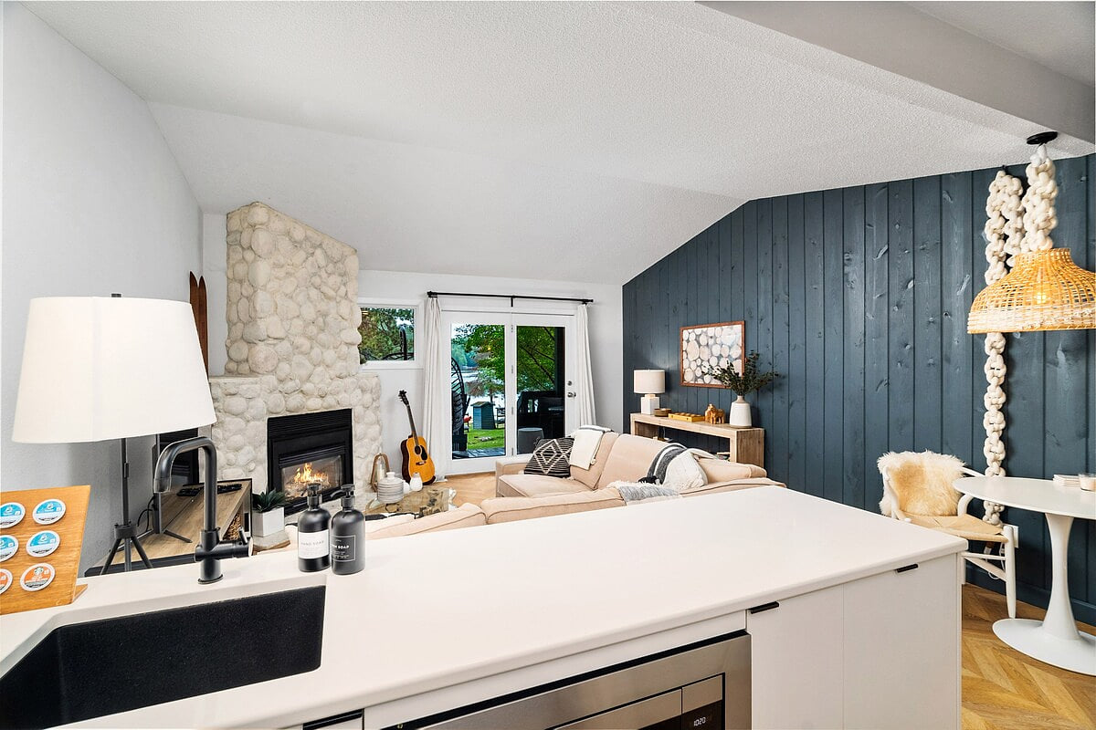 Lakefront Luxury | Giants Ridge | Pet-Friendly image 11